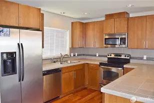 935 N 98th St, Seattle, WA 98103 - Photo 4