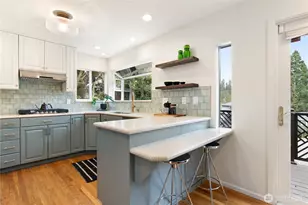 9043 Matthews Ave NE, Seattle, WA 98115 - Photo 12