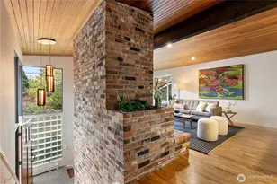 9043 Matthews Ave NE, Seattle, WA 98115 - Photo 4