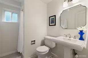 9043 Matthews Ave NE, Seattle, WA 98115 - Photo 30