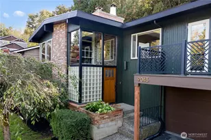 9043 Matthews Ave NE, Seattle, WA 98115 - Photo 2