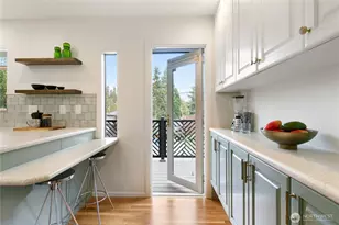 9043 Matthews Ave NE, Seattle, WA 98115 - Photo 16