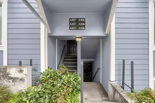 8812 20th Ave NE, Seattle, WA 98115 - Photo 2
