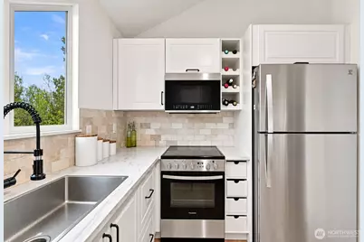 820 Cady Rd #E305, Everett, WA 98203 - Photo 4