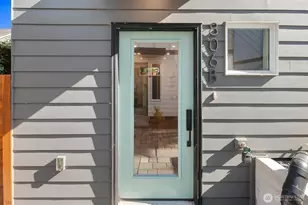 806 B S Rose St, Seattle, WA 98108 - Photo 2