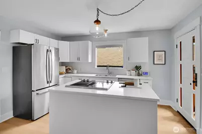 1812 6th Avenue W, Seattle, WA 98119 - Photo 10