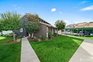 10 S Cove Ave, Wenatchee, WA 98801 - Photo 2