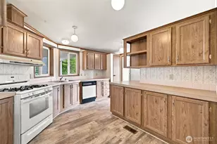 1807 138 St E, Tacoma, WA 98445 - Photo 2