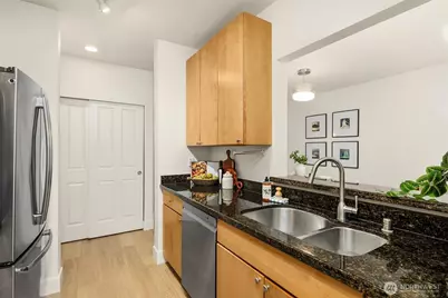 2760 76th Avenue SE #402, Mercer Island, WA 98040 - Photo 16