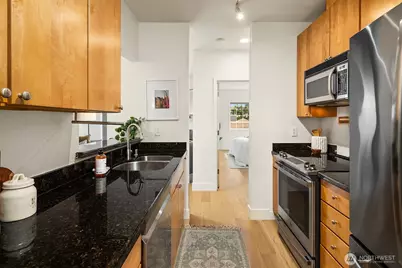 2760 76th Avenue SE #402, Mercer Island, WA 98040 - Photo 14