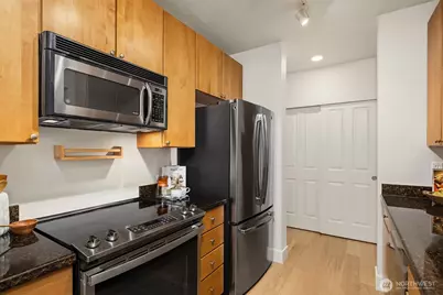 2760 76th Avenue SE #402, Mercer Island, WA 98040 - Photo 18