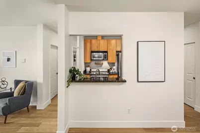 2760 76th Avenue SE #402, Mercer Island, WA 98040 - Photo 8