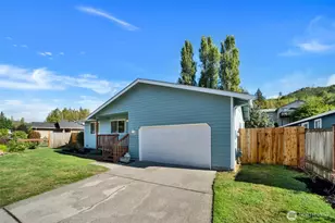 203 N Bogart Ave, Granite Falls, WA 98252 - Photo 2