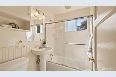 7419 48th Avenue NE, Seattle, WA 98115 - Photo 16