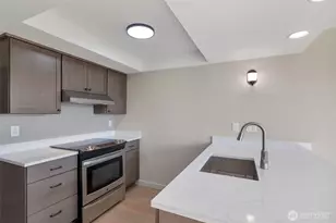 23507 Lakeview Dr, Mountlake Terrace, WA 98043 - Photo 12
