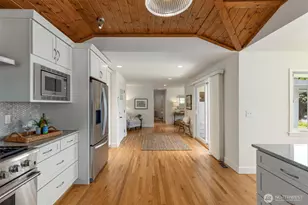 5930 Rose Loop NE, Bainbridge Island, WA 98110 - Photo 14