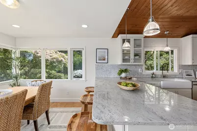 5930 Rose Loop NE, Bainbridge Island, WA 98110 - Photo 12