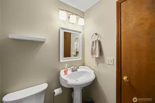 820 Monroe Ave NE, Renton, WA 98056 - Photo 16