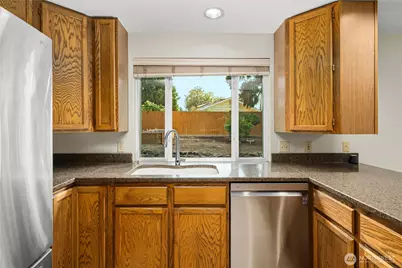 820 Monroe Avenue NE, Renton, WA 98056 - Photo 8