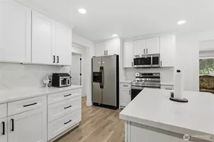9727 60th St W, University Place, WA 98467 - Photo 10