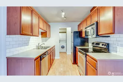 750 N 143rd Street #302, Seattle, WA 98133 - Photo 10