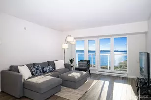 121 Vine St, Seattle, WA 98121 - Photo 2