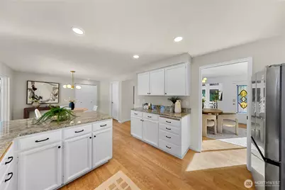 15724 SE 50th Street, Bellevue, WA 98006 - Photo 8