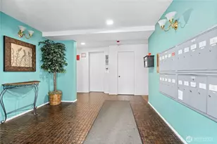 9255 Greenwood Ave N, Seattle, WA 98103 - Photo 4