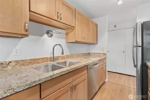 9255 Greenwood Ave N, Seattle, WA 98103 - Photo 12