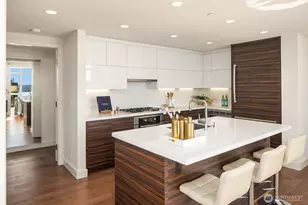 588 Bell St, Seattle, WA 98121 - Photo 12