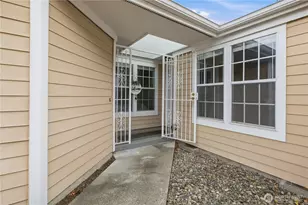 2536 N Narrows Dr, Tacoma, WA 98406 - Photo 2