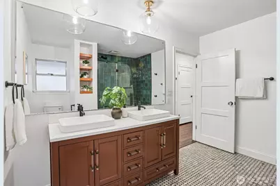 13717 N Stone Avenue, Seattle, WA 98133 - Photo 10