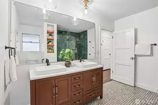 13717 N Stone Ave, Seattle, WA 98133 - Photo 10