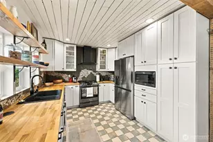180 NW Dogwood St, Issaquah, WA 98027 - Photo 4