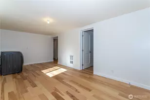 3905 NE 6th St, Renton, WA 98056 - Photo 16