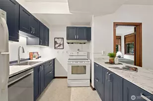 8025 45th Ave NE, Seattle, WA 98115 - Photo 18