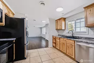 719 W Loop Dr, Moses Lake, WA 98837 - Photo 4