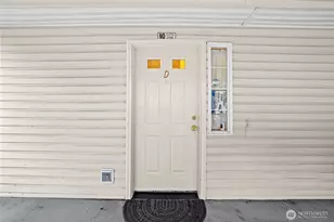 8526 Nesbit Ave N, Seattle, WA 98103 - Photo 2