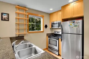5252 12th Ave NE, Seattle, WA 98105 - Photo 4