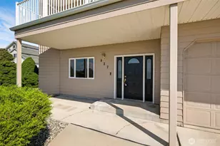 927 Easy St NE, Moses Lake, WA 98837 - Photo 2