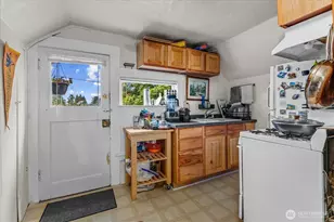 108 NE 61st St, Seattle, WA 98115 - Photo 22