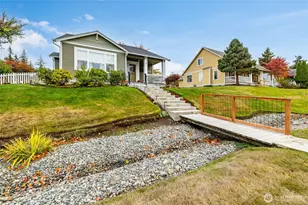 2201 24th St, Anacortes, WA 98221 - Photo 2