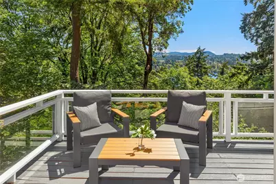 9210 Parkwood Ridge Road, Mercer Island, WA 98040 - Photo 14
