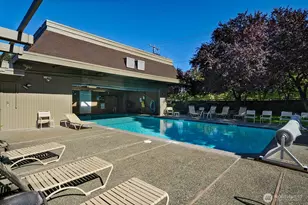 6710 Park Point Way NE, Seattle, WA 98115 - Photo 32