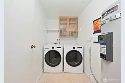 6710 Parkpoint Way NE #E-402, Seattle, WA 98115 - Photo 28