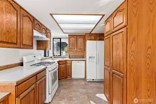 3805 224th Pl SW, Mountlake Terrace, WA 98043 - Photo 16