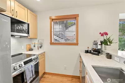 5252 12th Avenue NE #B, Seattle, WA 98105 - Photo 4