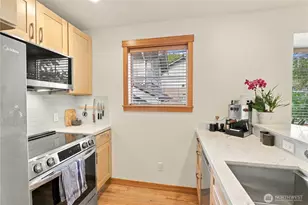 5252 12th Ave NE, Seattle, WA 98105 - Photo 4