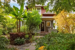 2423 8th Ave W, Seattle, WA 98119 - Photo 2