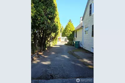 11711 Exeter Avenue NE, Seattle, WA 98125 - Photo 8